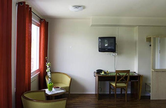 Bomlo Hotell Habitación foto